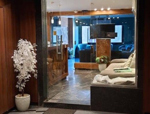 Aura garden city hotel